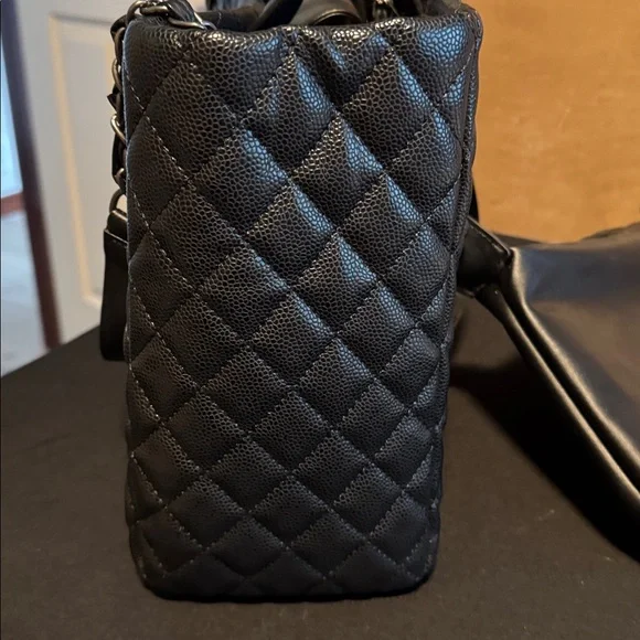 Large quilted tote bag with removable bag organizer - Picture 2 of 11